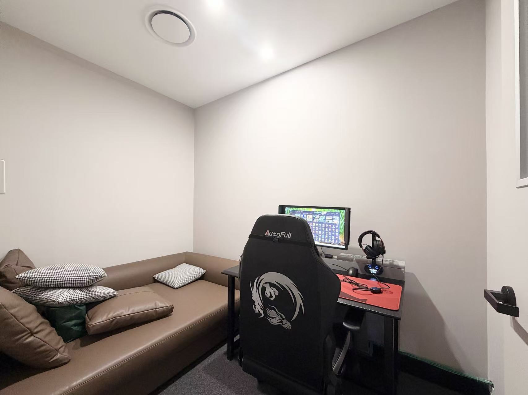 Solo Room